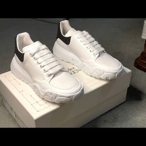 Women's Court Trainer in White/Black